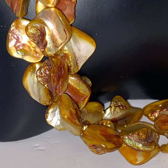 Vintage Necklace 3 Strands Deep Golden Dyed Abalone Shells Lobster Clasp - Picture 4 of 5